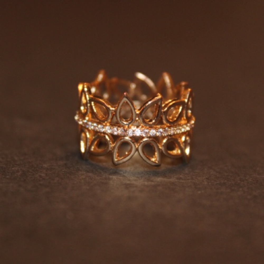 Gold fashion leaf ring size 7